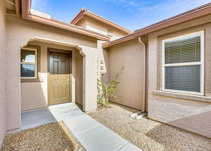 Outdoor Oasis & Community Perks: Goodyear Gem Holiday home