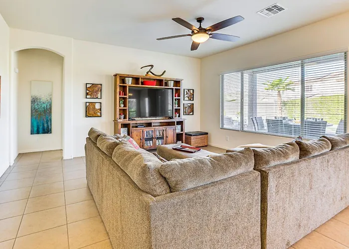 Outdoor Oasis & Community Perks: Goodyear Gem Holiday home